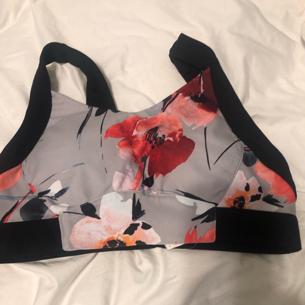 Fabletics NWOT sports bra Sz L